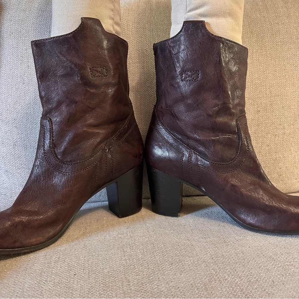 Frye Carson Mid Heel Dark Brown Leather Boots Pull On Vintage - Picture 3 of 10